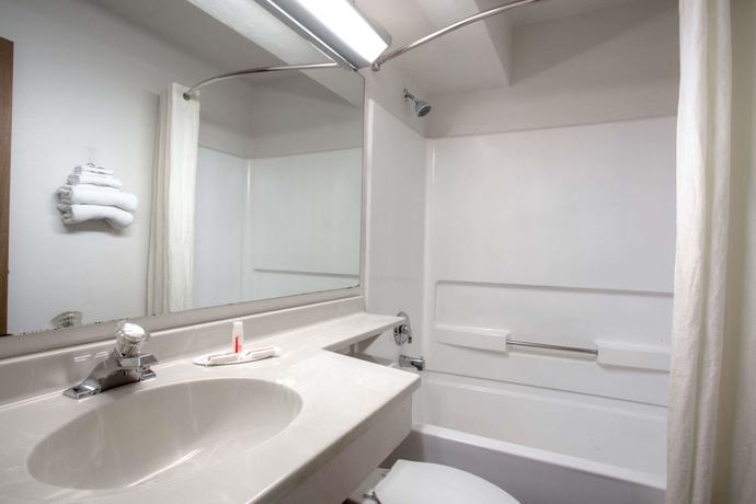 Imagen de la habitación del Hotel Super 8 by Wyndham Gainesville I-75 Hospital/University Area. Foto 7