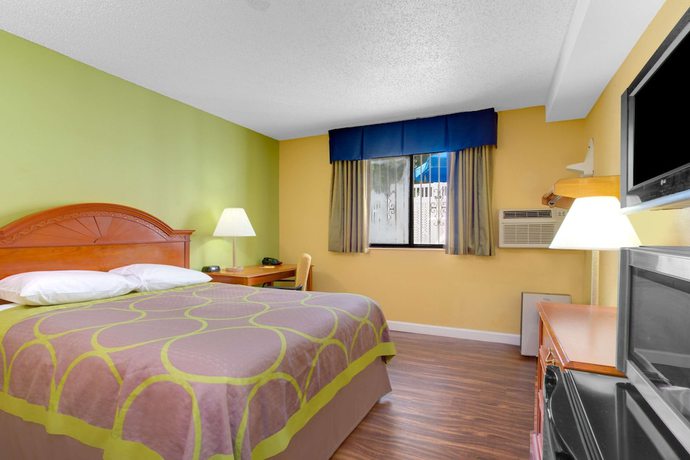 Imagen de la habitación del Hotel Super 8 by Wyndham Gainesville I-75 Hospital/University Area. Foto 8