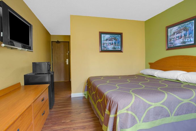 Imagen de la habitación del Hotel Super 8 by Wyndham Gainesville I-75 Hospital/University Area. Foto 9