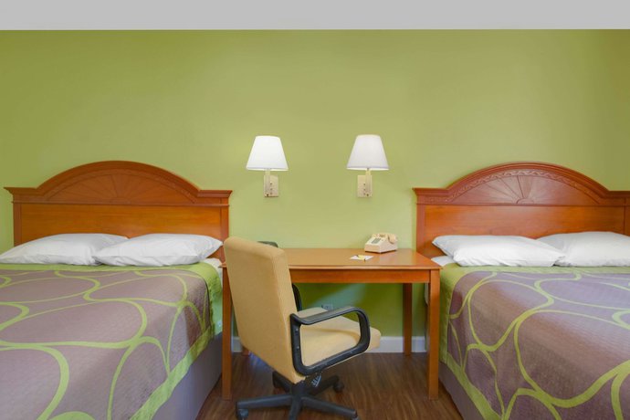 Imagen de la habitación del Hotel Super 8 by Wyndham Gainesville I-75 Hospital/University Area. Foto 12