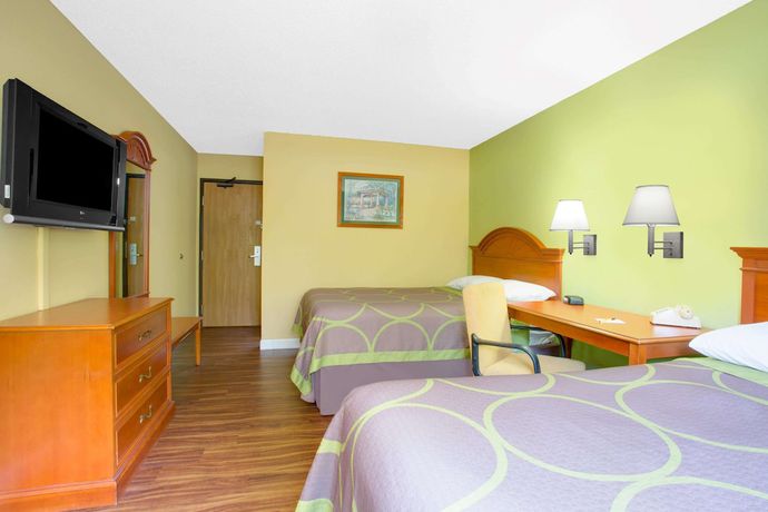 Imagen de la habitación del Hotel Super 8 by Wyndham Gainesville I-75 Hospital/University Area. Foto 15