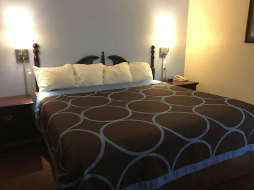 Imagen de la habitación del Hotel Super 8 by Wyndham Galesburg. Foto 3