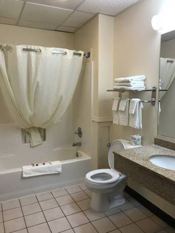 Imagen de la habitación del Hotel Super 8 by Wyndham Galesburg. Foto 4