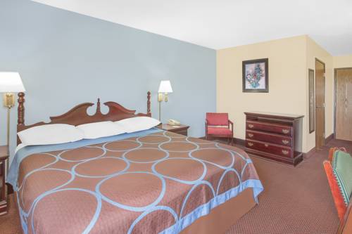 Imagen de la habitación del Hotel Super 8 by Wyndham Galesburg. Foto 12