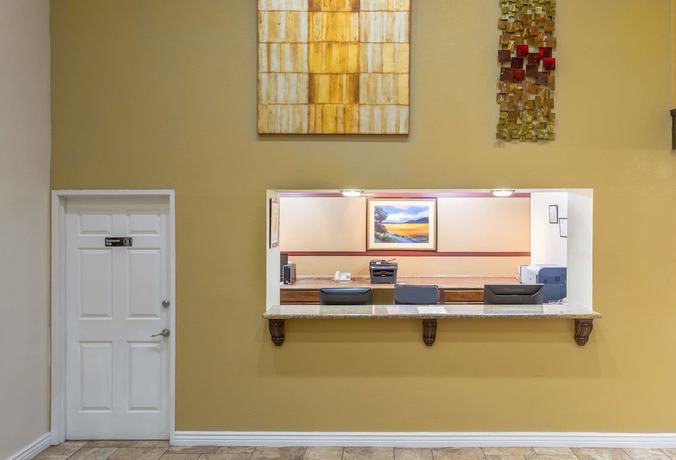 Imagen de los interiores del Hotel Super 8 by Wyndham Goodyear/Phoenix Area. Foto 17