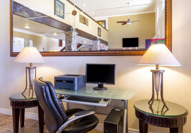 Imagen de los interiores del Hotel Super 8 by Wyndham Goodyear/Phoenix Area. Foto 19
