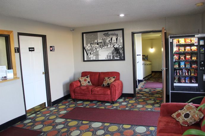 Imagen de los interiores del Hotel Super 8 by Wyndham Grand Rapids/Wyoming. Foto 20