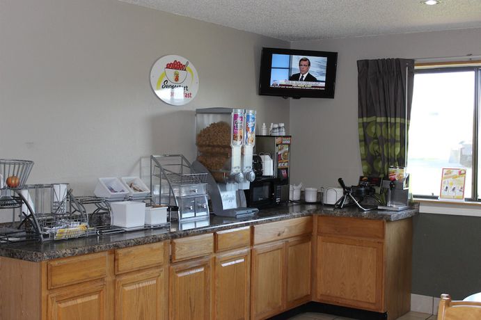 Imagen del bar/restaurante del Hotel Super 8 by Wyndham Grand Rapids/Wyoming. Foto 4