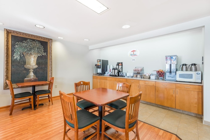 Imagen del bar/restaurante del Hotel Super 8 by Wyndham Hagerstown/Halfway Area. Foto 2