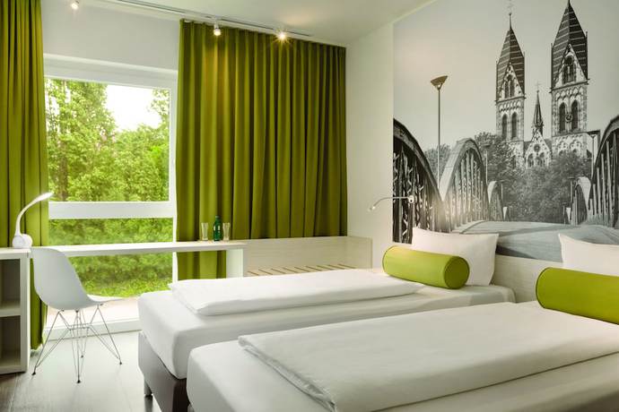 Imagen de la habitación del Hotel Super 8 by Wyndham Hamburg Mitte. Foto 2