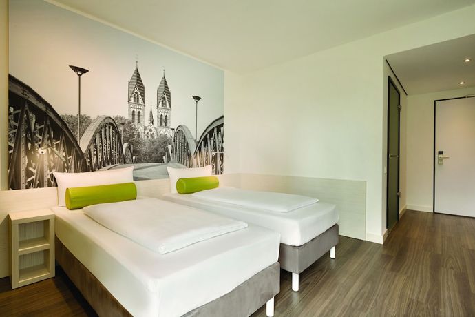 Imagen de la habitación del Hotel Super 8 by Wyndham Hamburg Mitte. Foto 3