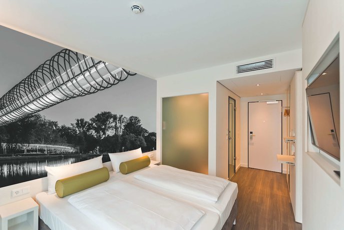 Imagen de la habitación del Hotel Super 8 by Wyndham Hamburg Mitte. Foto 4