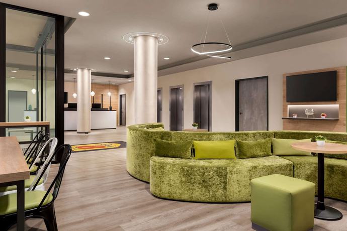 Imagen de los interiores del Hotel Super 8 by Wyndham Hamburg Mitte. Foto 20