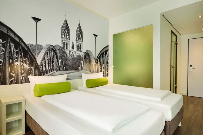 Imagen de la habitación del Hotel Super 8 by Wyndham Hamburg Mitte. Foto 12