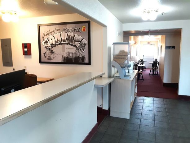 Imagen de los interiores del Hotel Super 8 by Wyndham Hamilton. Foto 15