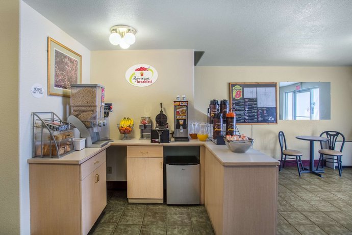 Imagen del bar/restaurante del Hotel Super 8 by Wyndham Hamilton. Foto 3