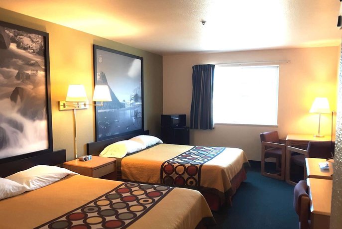 Imagen de la habitación del Hotel Super 8 by Wyndham Hamilton. Foto 11