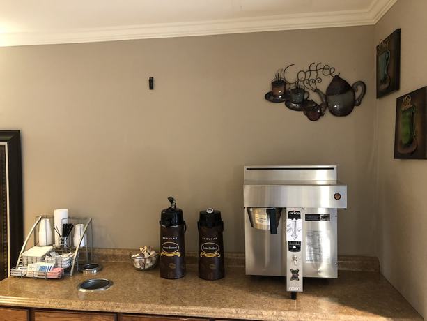 Imagen del bar/restaurante del Hotel Super 8 by Wyndham Harbison/Parkridge Hospital. Foto 4