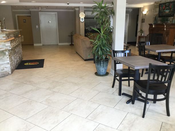 Imagen de los interiores del Hotel Super 8 by Wyndham Harbison/Parkridge Hospital. Foto 11