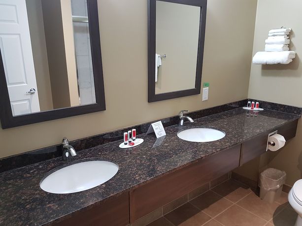 Imagen de la habitación del Hotel Super 8 by Wyndham Hardisty. Foto 4