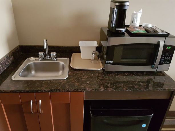 Imagen de la habitación del Hotel Super 8 by Wyndham Hardisty. Foto 7