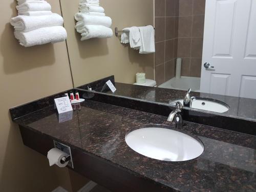 Imagen de la habitación del Hotel Super 8 by Wyndham Hardisty. Foto 18