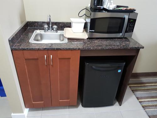 Imagen de la habitación del Hotel Super 8 by Wyndham Hardisty. Foto 19