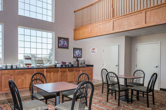 Imagen del bar/restaurante del Hotel Super 8 by Wyndham Harrisburg Hershey North. Foto 3