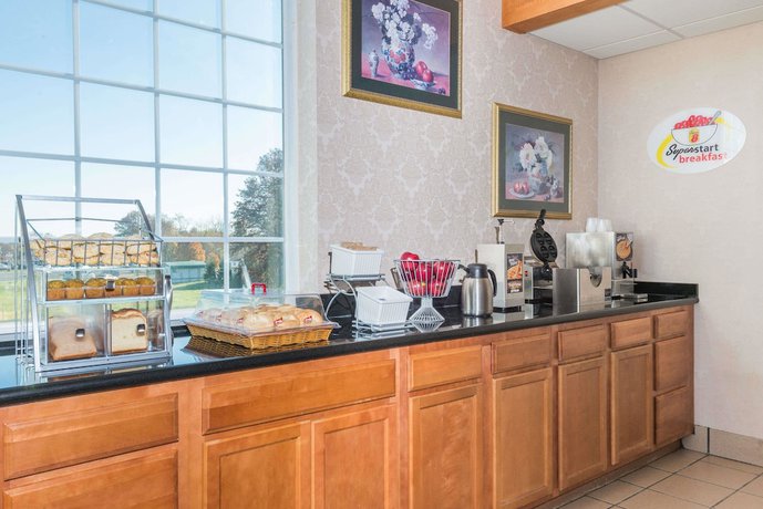 Imagen del bar/restaurante del Hotel Super 8 by Wyndham Harrisburg Hershey North. Foto 4