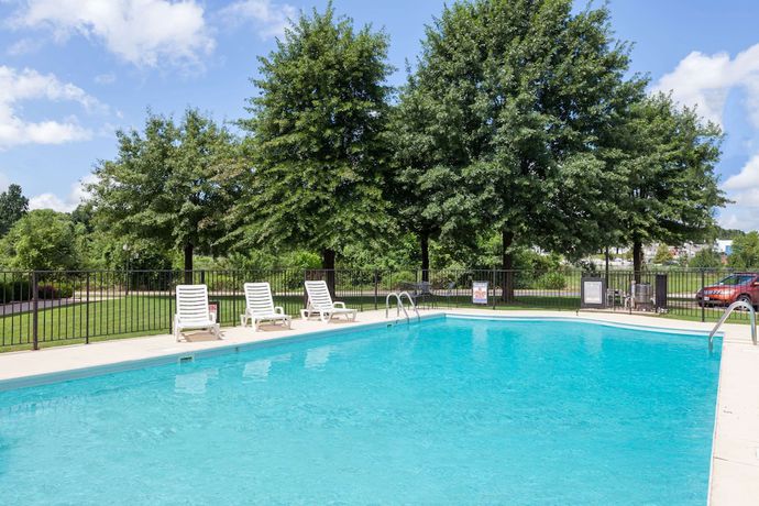 Imagen de la piscina del Hotel Super 8 by Wyndham Harrison AR. Foto 20