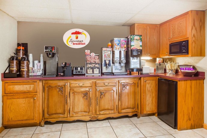 Imagen del bar/restaurante del Hotel Super 8 by Wyndham Harrison AR. Foto 3