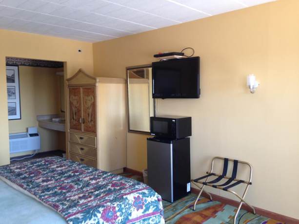 Imagen de la habitación del Hotel Super 8 by Wyndham Hazleton. Foto 9