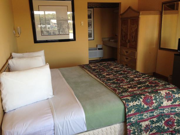 Imagen de los interiores del Hotel Super 8 by Wyndham Hazleton. Foto 14