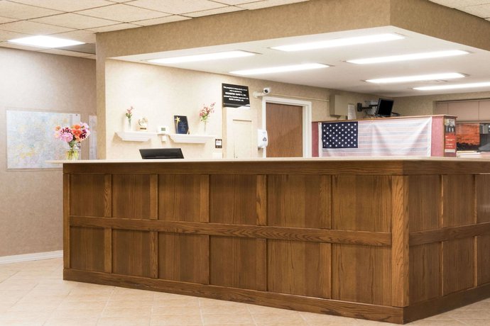 Imagen de los interiores del Hotel Super 8 by Wyndham Henrietta/Rochester Area. Foto 11