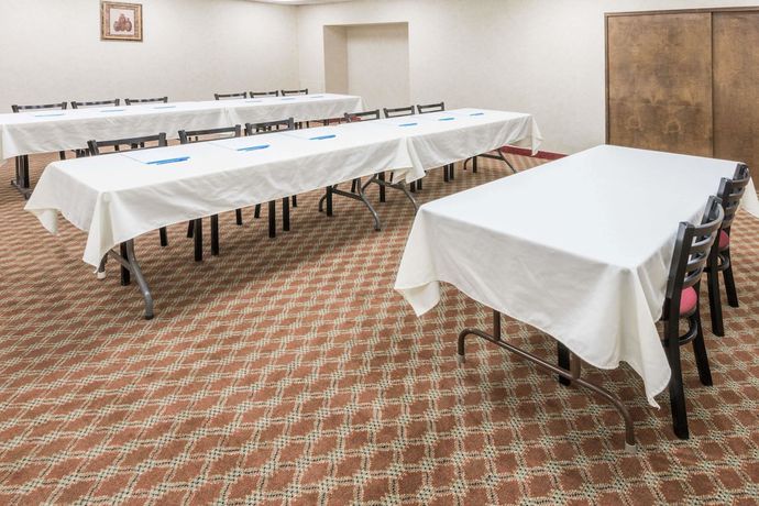 Imagen de los interiores del Hotel Super 8 by Wyndham Henrietta/Rochester Area. Foto 13