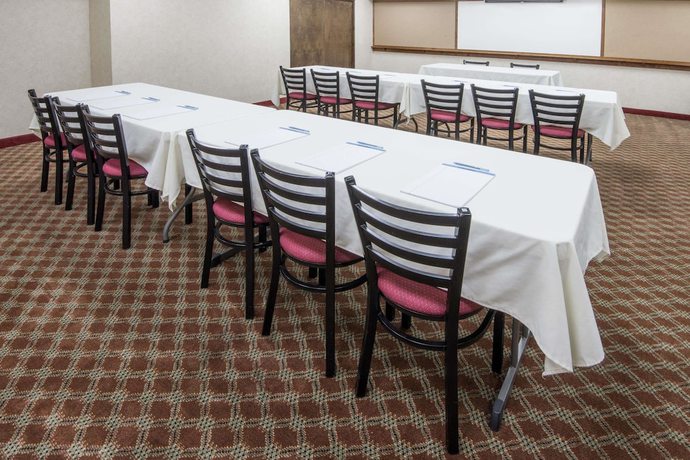 Imagen de los interiores del Hotel Super 8 by Wyndham Henrietta/Rochester Area. Foto 14