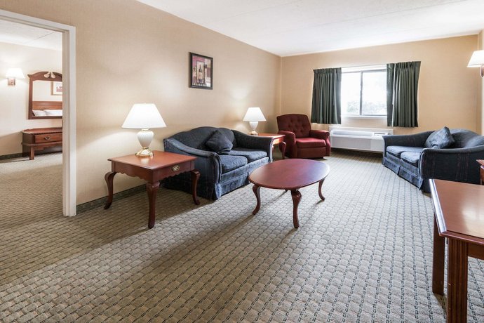 Imagen de la habitación del Hotel Super 8 by Wyndham Henrietta/Rochester Area. Foto 10