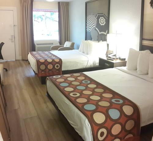 Imagen de la habitación del Hotel Super 8 by Wyndham Homestead Florida City Gateway to Keys. Foto 2