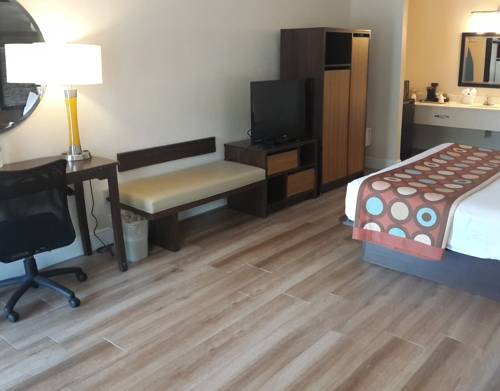 Imagen de la habitación del Hotel Super 8 by Wyndham Homestead Florida City Gateway to Keys. Foto 6