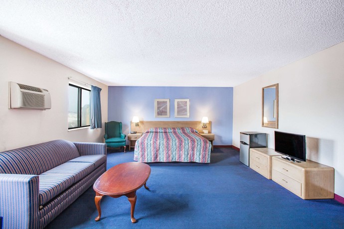 Imagen de la habitación del Hotel Super 8 by Wyndham Hot Springs, Hot Springs. Foto 11