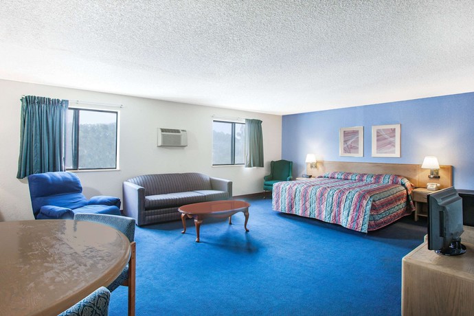 Imagen de la habitación del Hotel Super 8 by Wyndham Hot Springs, Hot Springs. Foto 12