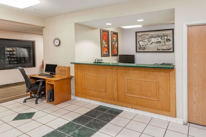 Imagen general del Hotel Super 8 by Wyndham Huntington. Foto 1