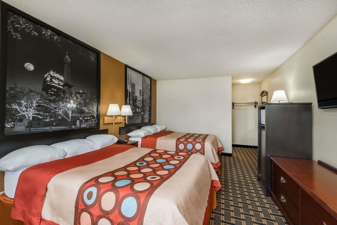Imagen de la habitación del Hotel Super 8 by Wyndham Indianapolis/NE/Castleton Area. Foto 4