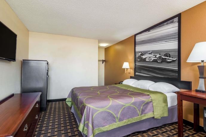 Imagen de la habitación del Hotel Super 8 by Wyndham Indianapolis/NE/Castleton Area. Foto 6