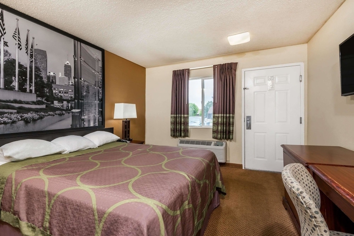 Imagen de la habitación del Hotel Super 8 by Wyndham Indianapolis/NE/Castleton Area. Foto 7