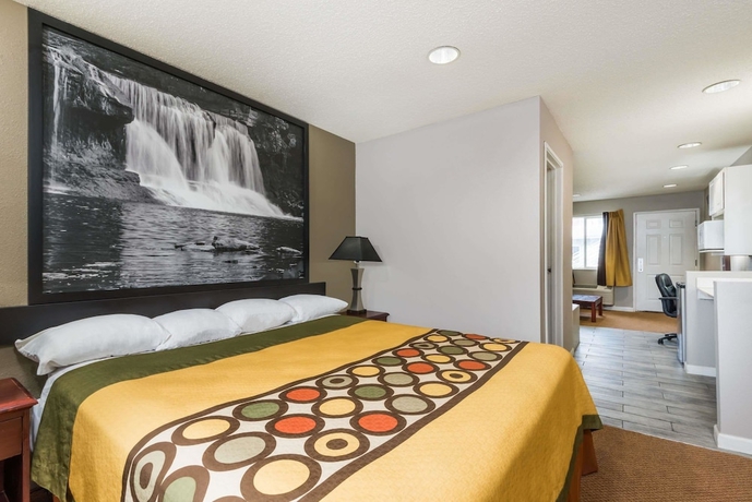 Imagen de la habitación del Hotel Super 8 by Wyndham Indianapolis/NE/Castleton Area. Foto 8