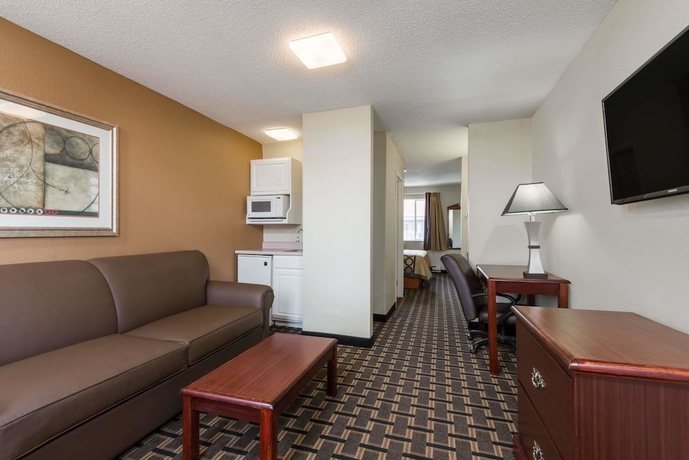 Imagen de la habitación del Hotel Super 8 by Wyndham Indianapolis/NE/Castleton Area. Foto 10