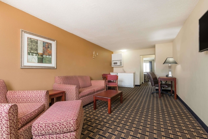 Imagen de la habitación del Hotel Super 8 by Wyndham Indianapolis/NE/Castleton Area. Foto 11