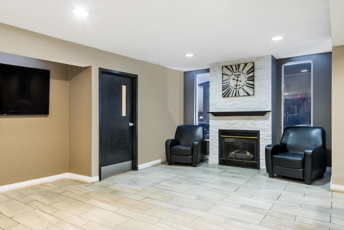 Imagen de los interiores del Hotel Super 8 by Wyndham Indianapolis/NE/Castleton Area. Foto 15