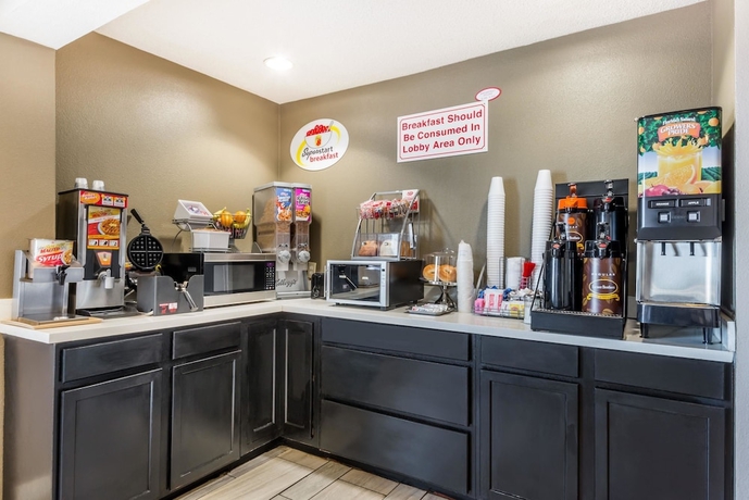Imagen del bar/restaurante del Hotel Super 8 by Wyndham Indianapolis/NE/Castleton Area. Foto 3